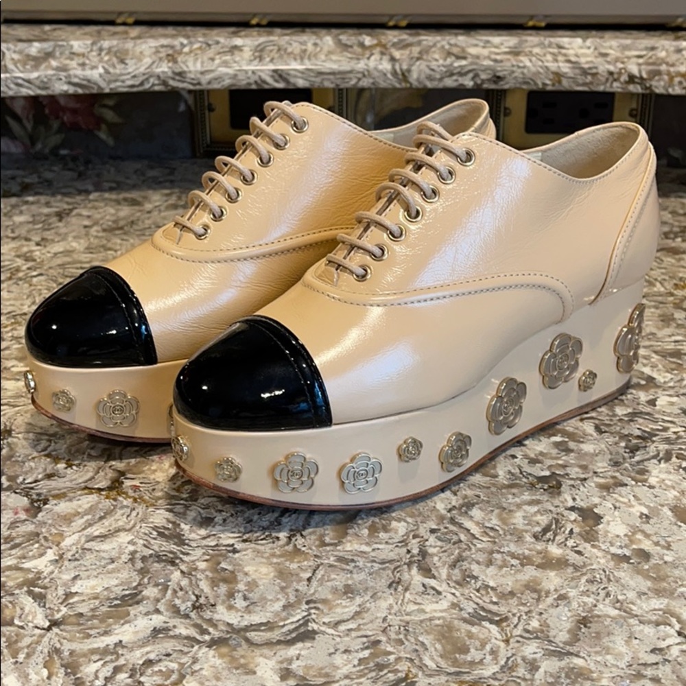 CHANEL Beige Leather Cc Platform Lace Up Oxfords